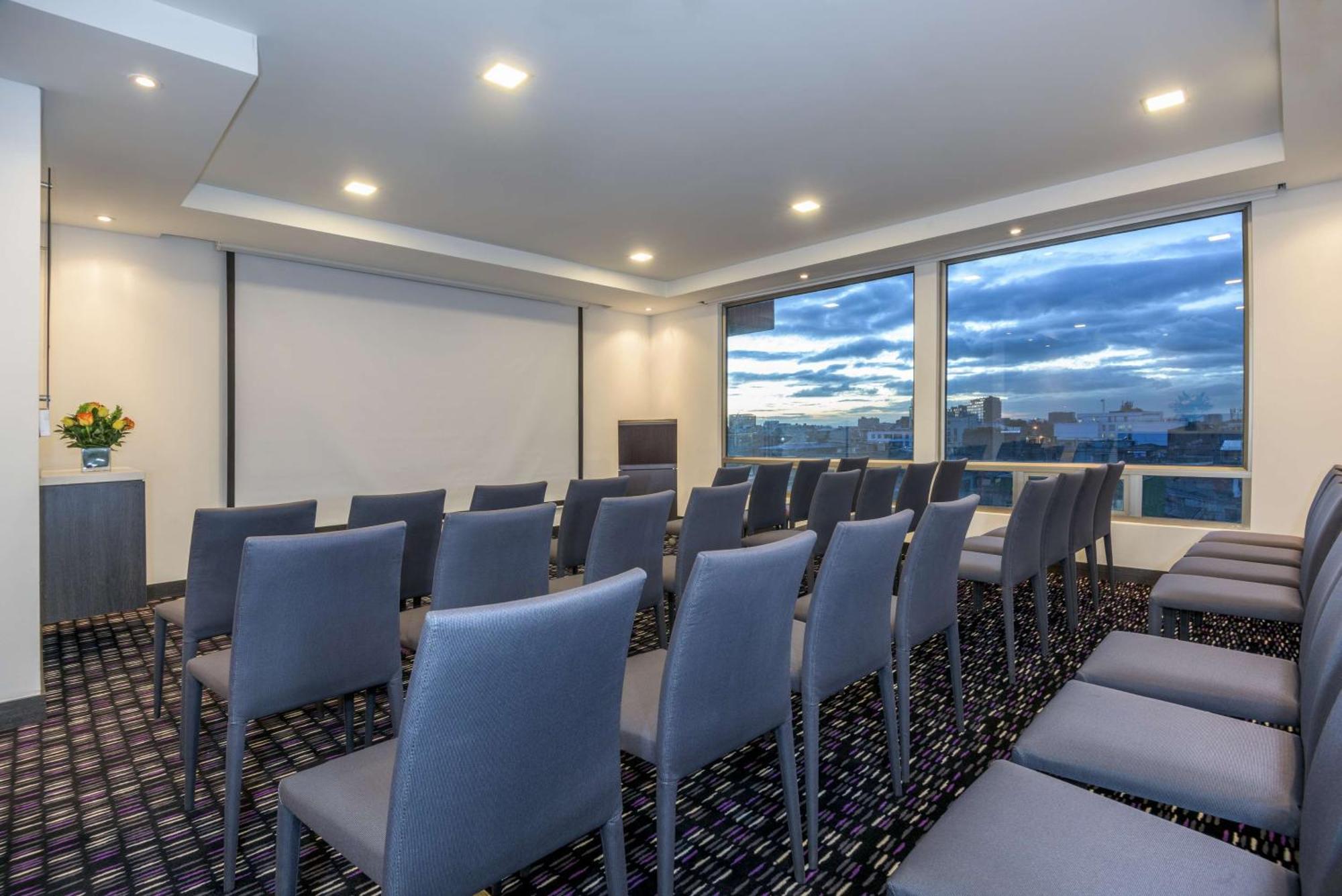 Отель Nh Bogota Urban 26 Royal Экстерьер фото