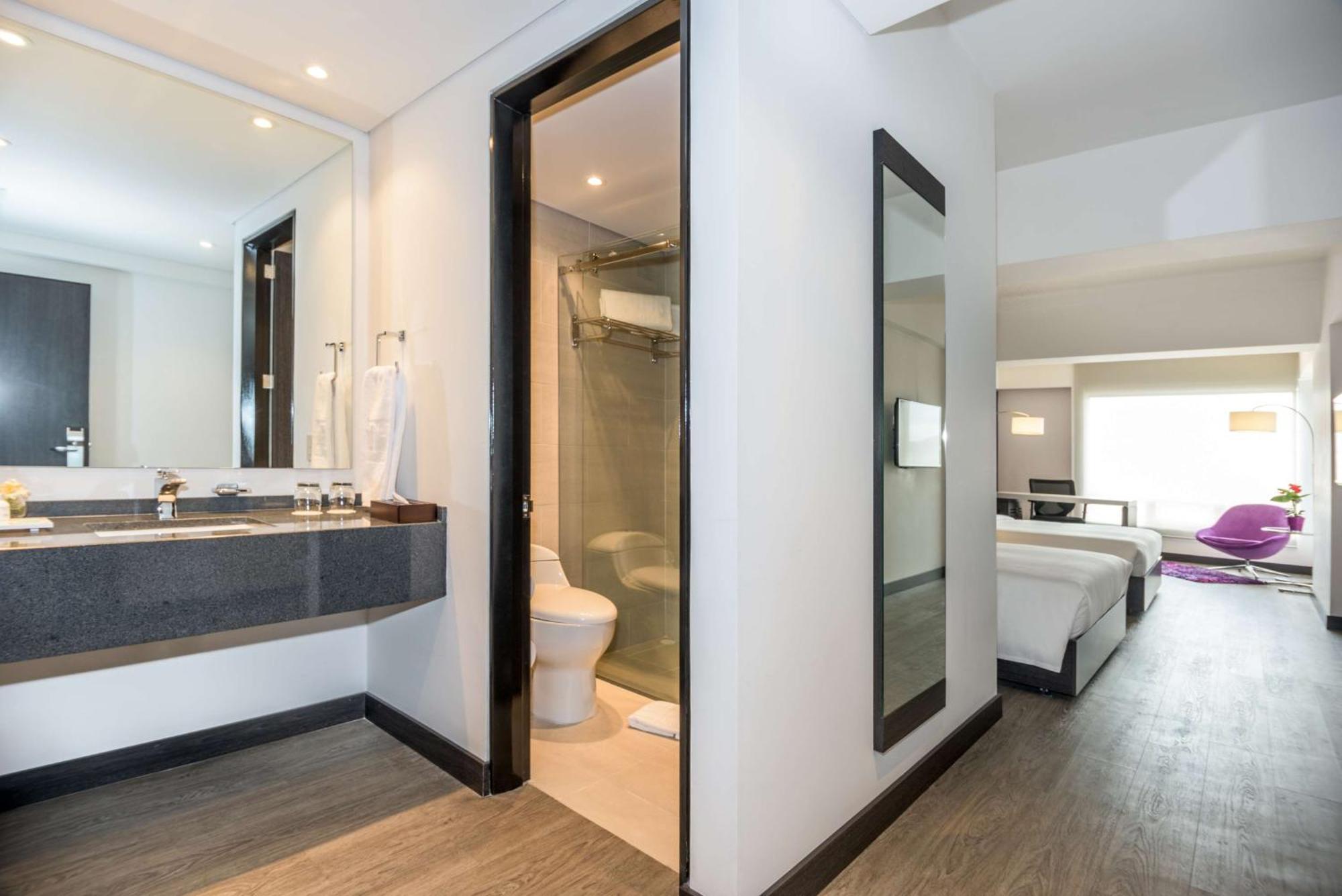 Отель Nh Bogota Urban 26 Royal Экстерьер фото