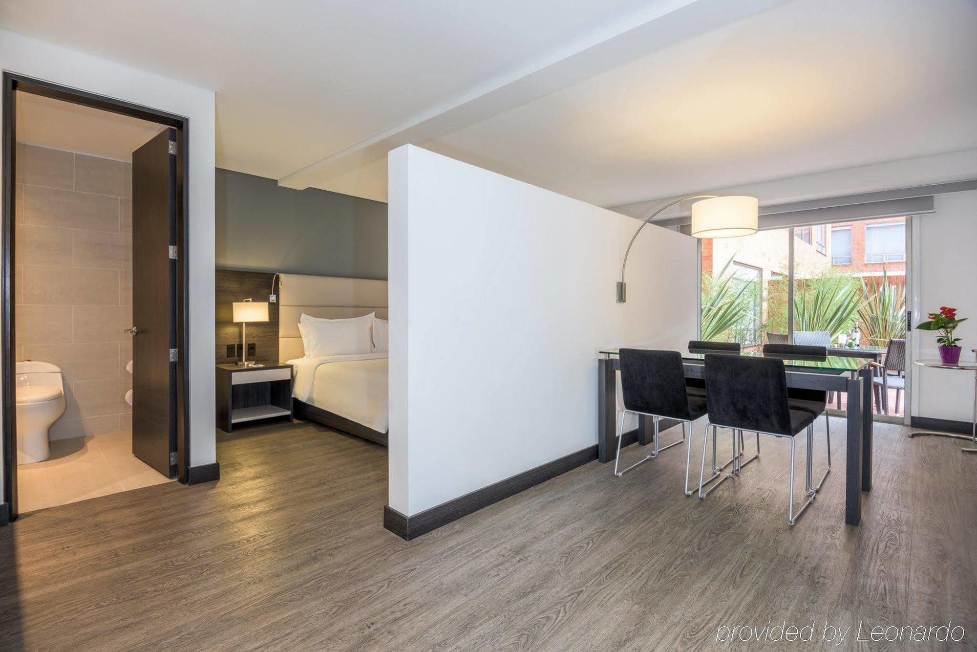 Отель Nh Bogota Urban 26 Royal Экстерьер фото